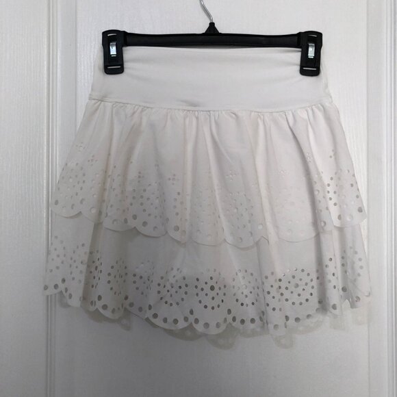 Offline By Aerie White Eyelet Tiered Skirt With Built-In Shorts Size Medium NWOT - Picture 4 of 6